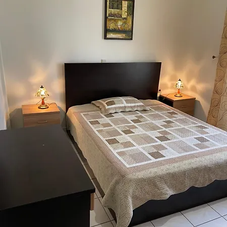 Aura Apartment Ofrínion